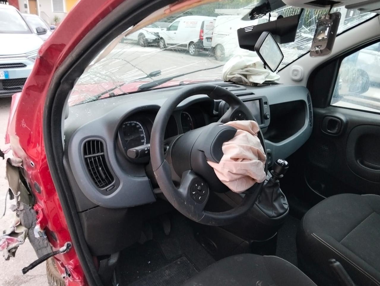 Fiat Panda 1.0 Hybrid Cross 2023 SINISTRATA