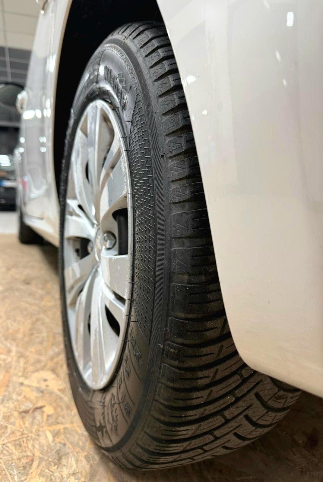 PEUGEOT 208 1.4 HDi 68 CV 5p. ACTIVE