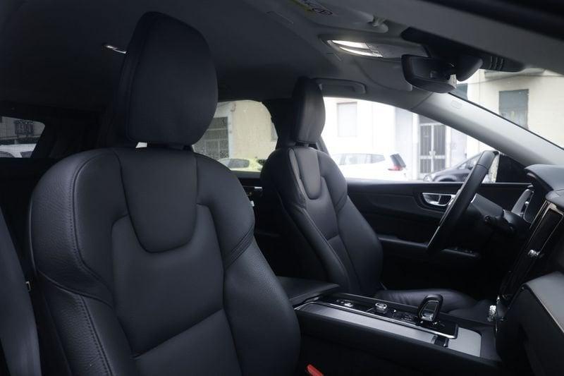 Volvo XC60 Volvo XC60 B4 (d) AWD automatico Plus Dark 145KW ANNO 2024