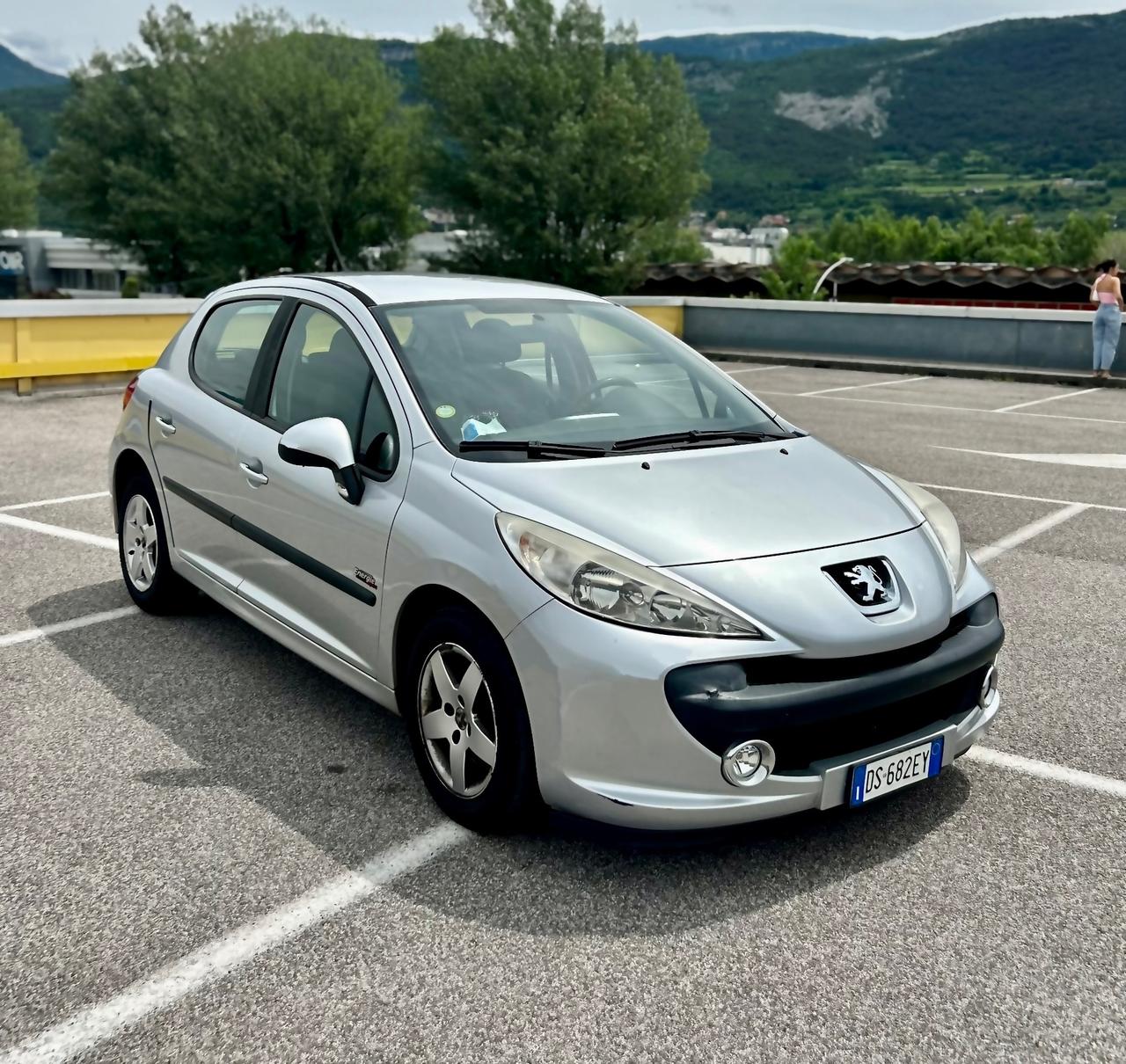 Peugeot 207 1.4 VTi 95CV 5p. Active XS Neopatentati
