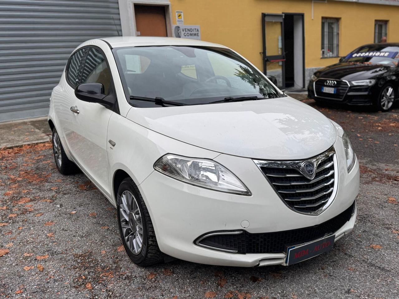 Lancia Ypsilon 1.2 69 CV 5 porte S&S Platinum GARANZIA 1 ANNO