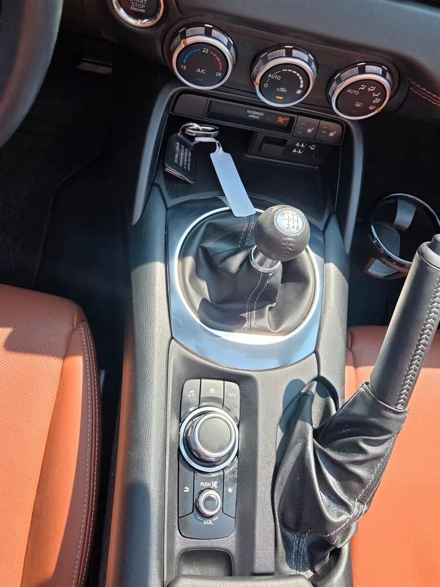Mazda MX-5 2.0L Skyactiv-G RF Kazari