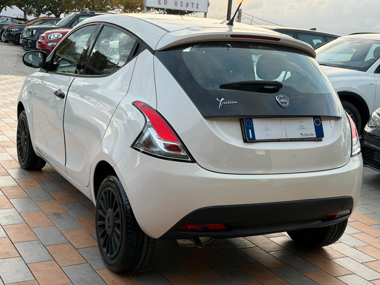 Lancia Ypsilon 1.2 69 cv. ELEFANTINO BLU