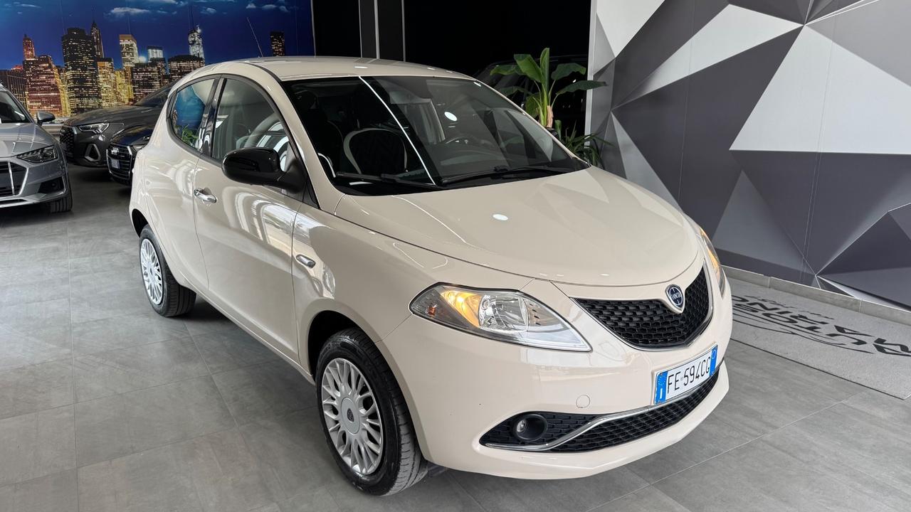 Lancia Ypsilon 0.9 TwinAir 85 CV 5 porte Metano Ecochic Gold