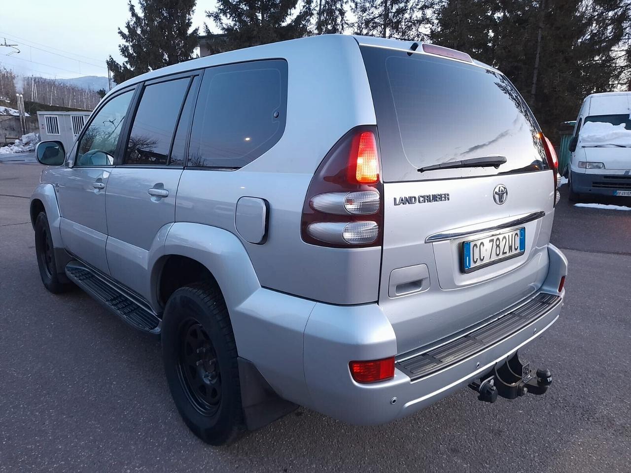 Toyota Land Cruiser 8 POSTI 3.0 D-4D 5p. aut. Wagon