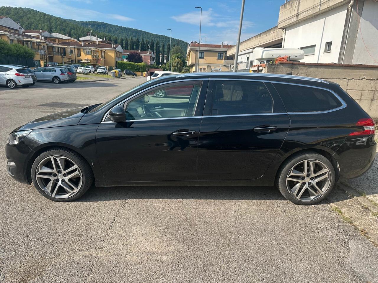 Peugeot 308 BlueHDi 150 S&S SW Allure