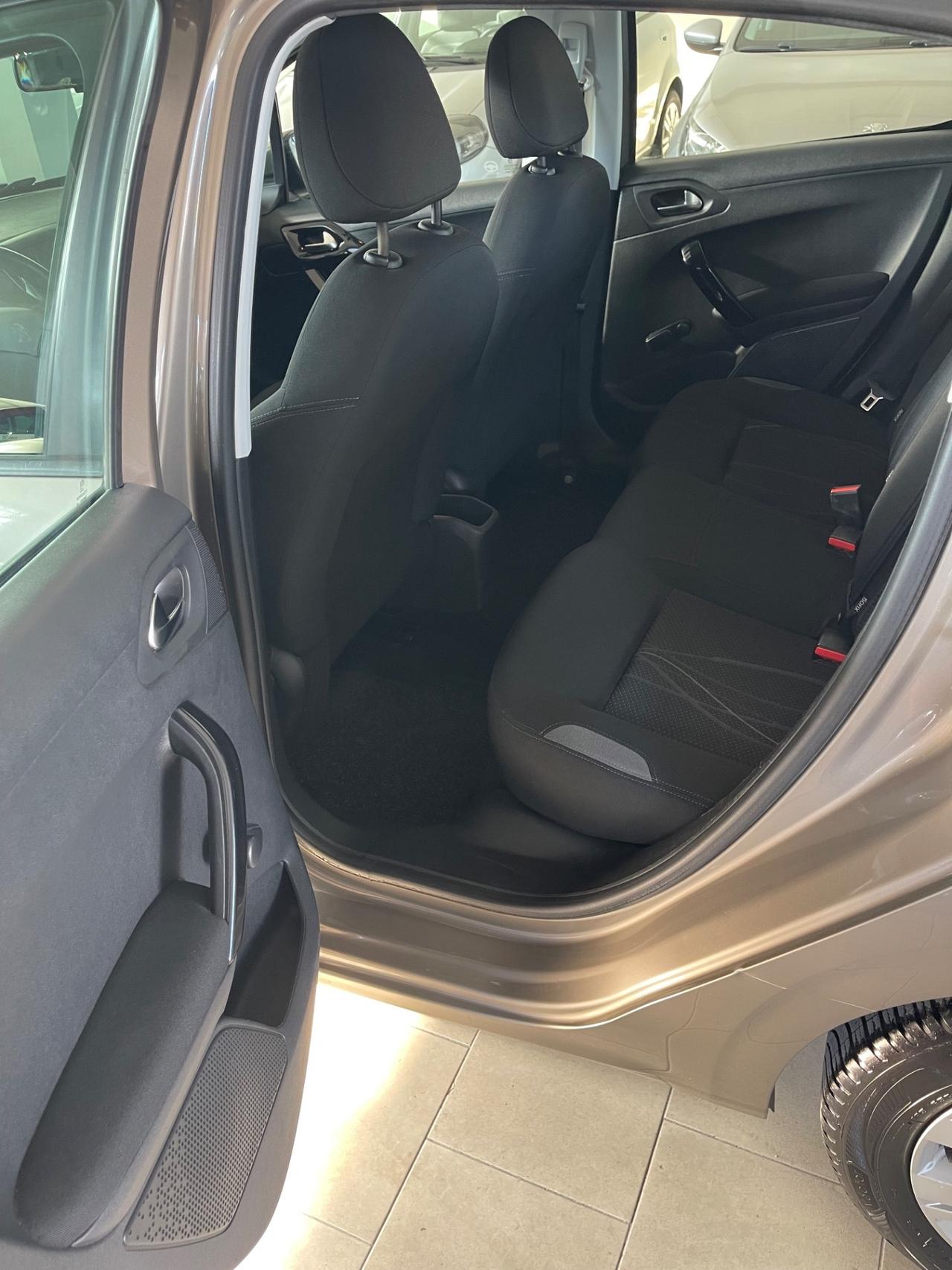 Peugeot 208 1.4 HDi 68 CV 5 porte Allure