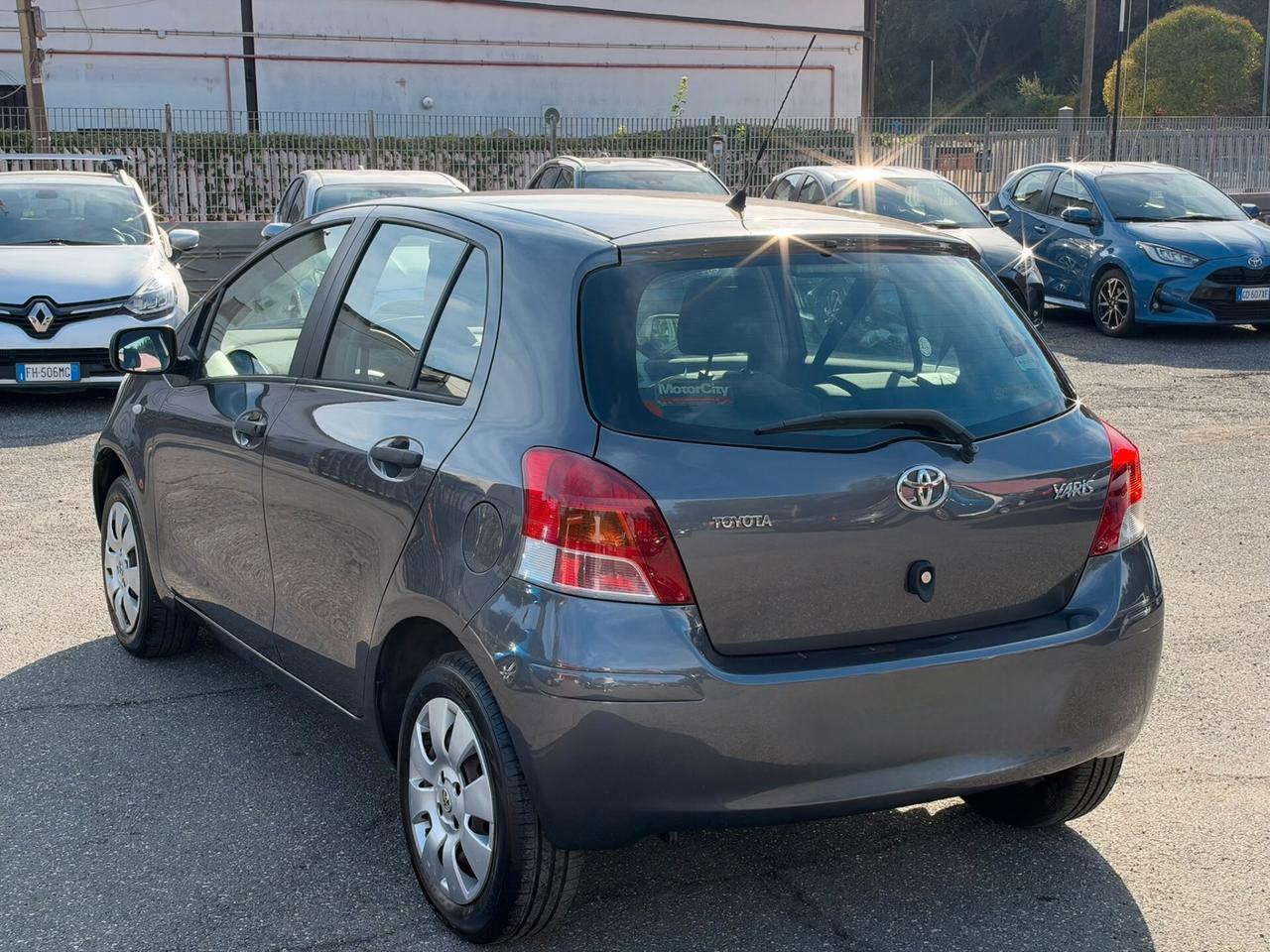 Toyota Yaris 1.0 5 porte Luxury pack