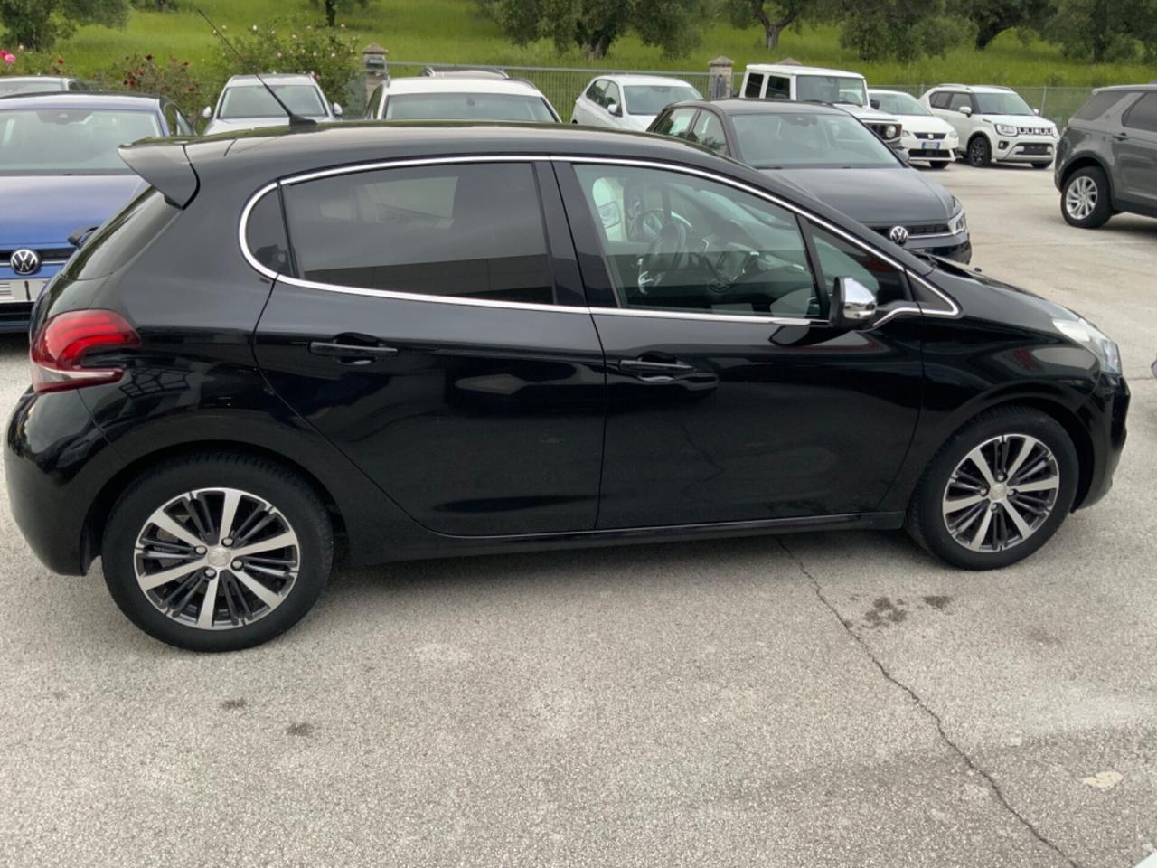 Peugeot 208 PureTech 82 5p. GPL Allure