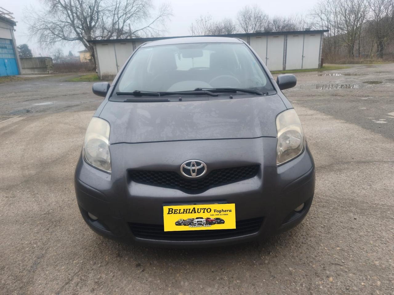 Toyota Yaris 2010---1.3 Benzina