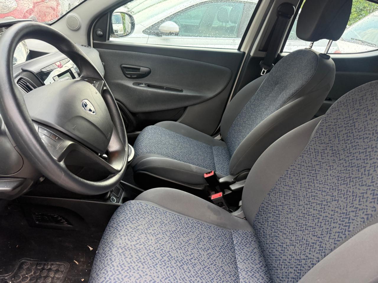 Lancia Ypsilon 1.0 FireFly 5 porte S&S Hybrid Ecochic Silver