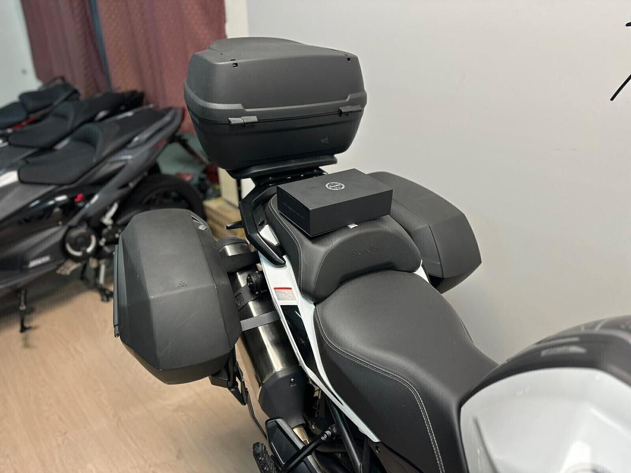 BENELLI TRK 502 X TRK502X + SET 3 VALIGE 2024