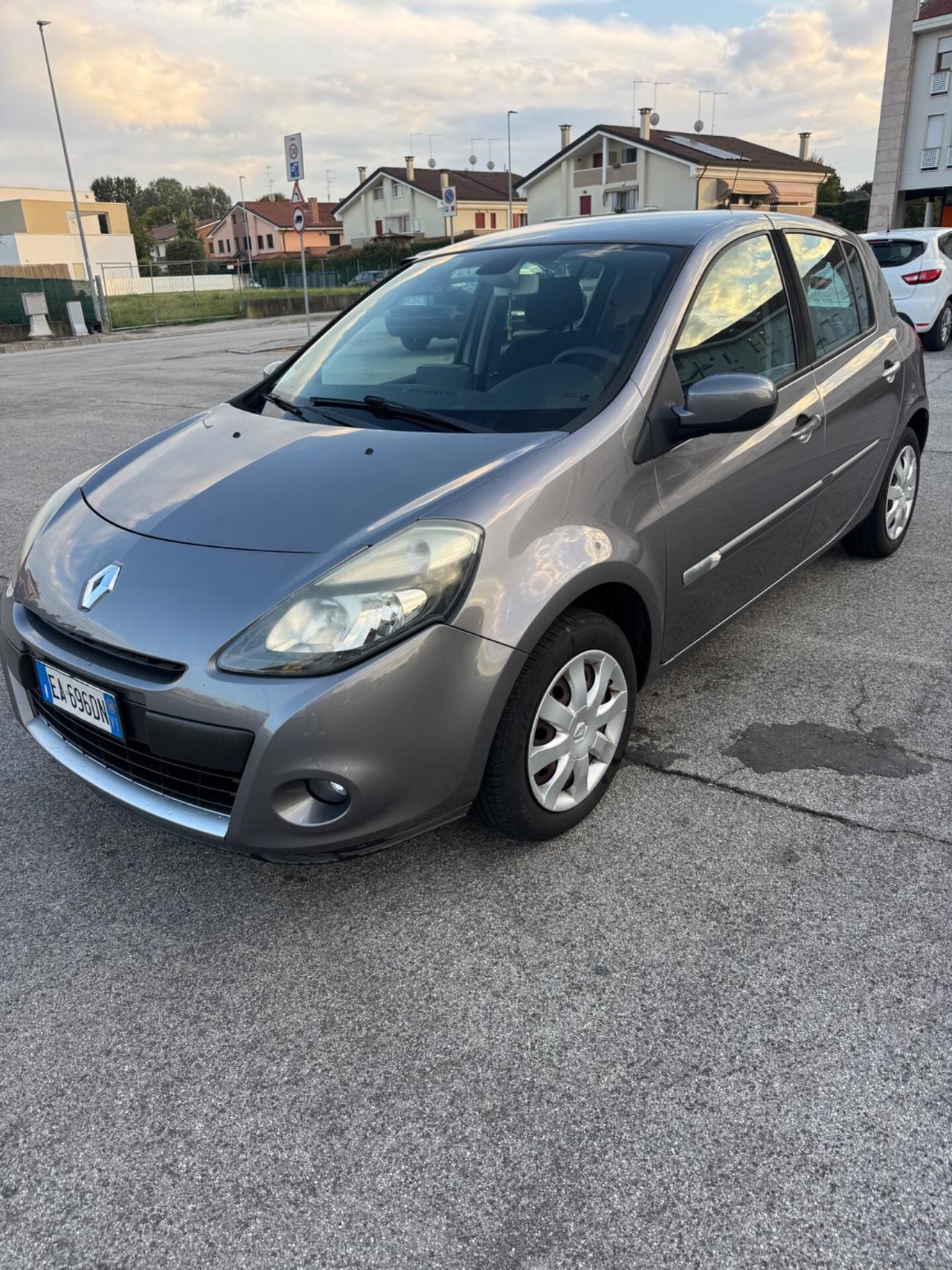 Renault Clio 1.2 16V automatica