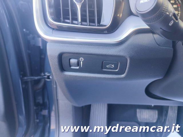 VOLVO V60 B4 (d) Geartronic Momentum Business Pro