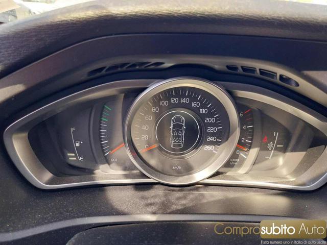 VOLVO V40 D2 1.6 Momentum