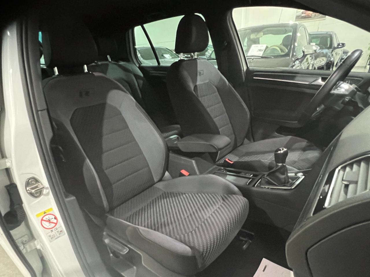 Volkswagen Golf 1.6 116 CV - R-LINE - 2017