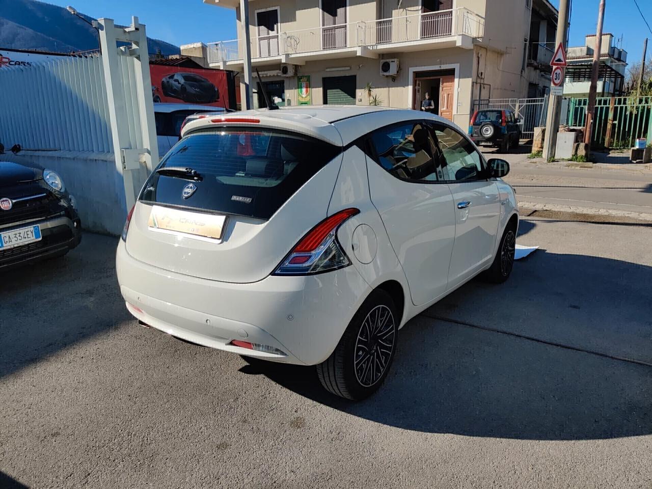 CONCESSIONARIA RR CARS : Lancia Ypsilon 1.0 S&S Hybrid Ecochic Silver