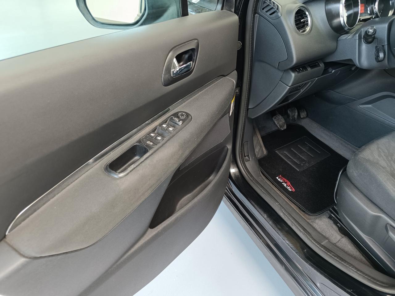 Peugeot 3008 1.6 HDi 115CV Business