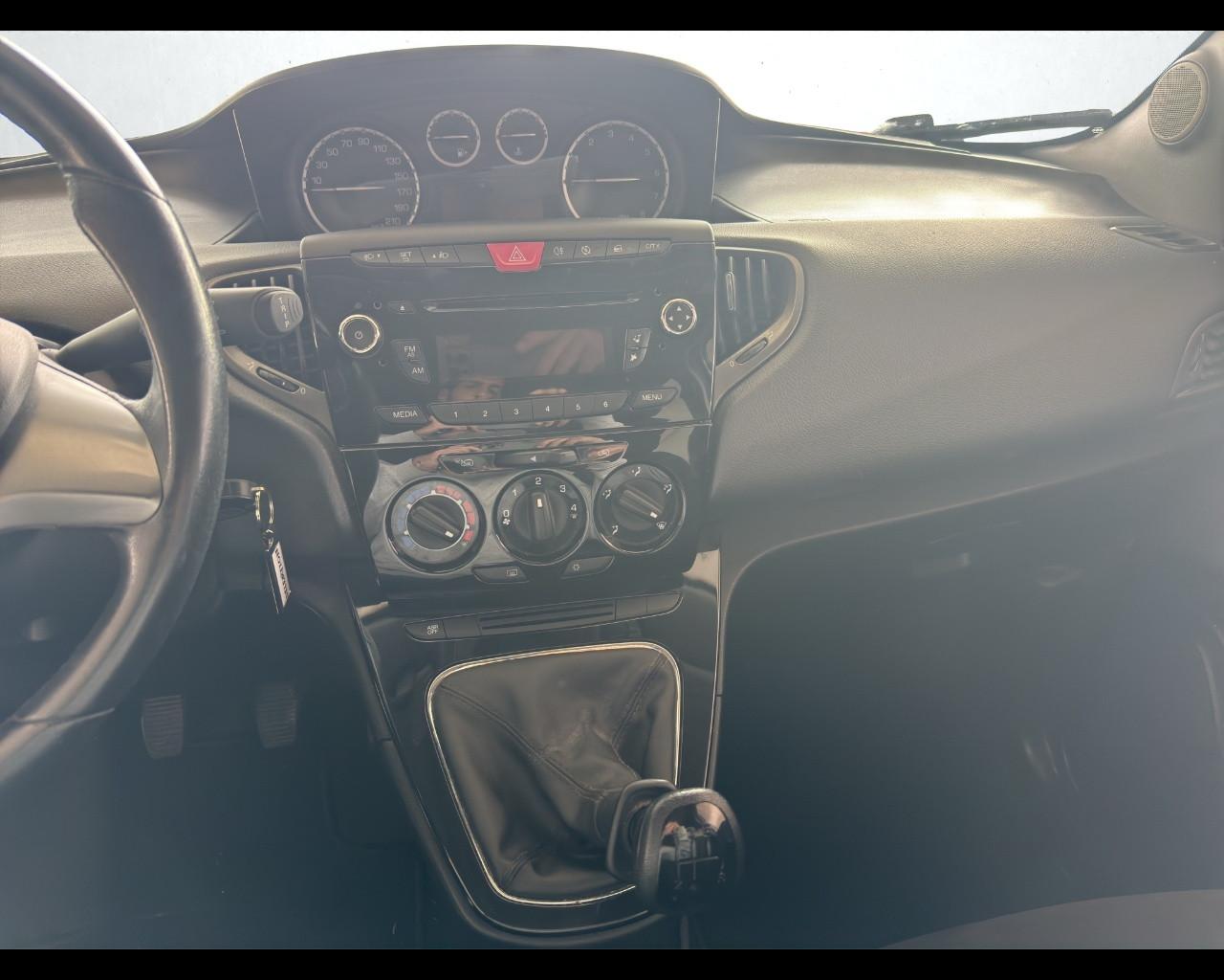 LANCIA Ypsilon 3ª serie - Ypsilon 1.2 69 CV 5 porte S&S Silver