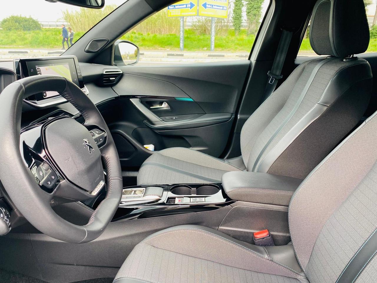 Peugeot 2008 PureTech 130 S&S EAT8 GT