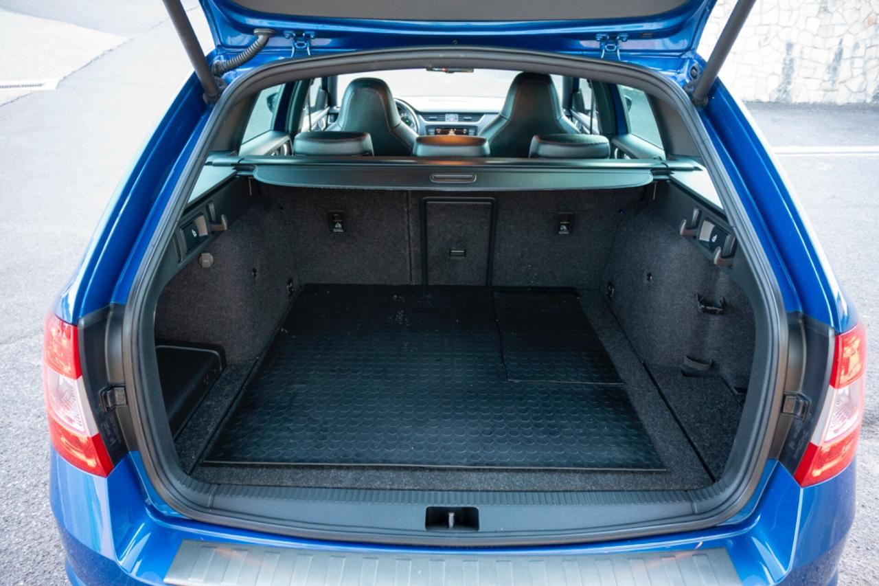 Skoda Octavia RS 2.0 TDI 4x4 DSG Wagon - CINGHIA OK