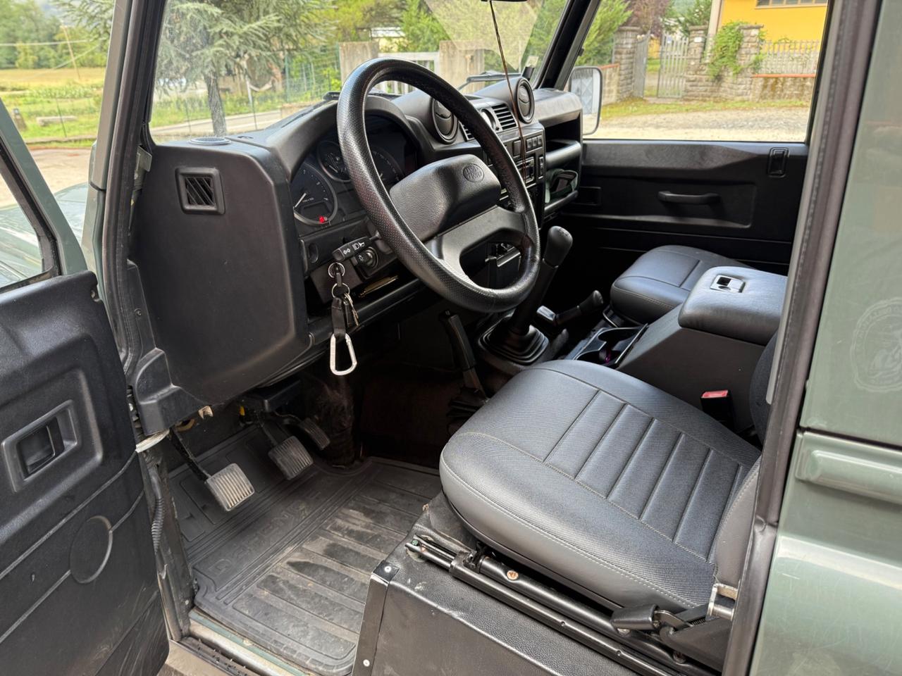 Land Rover Defender 90 2.4 TD4