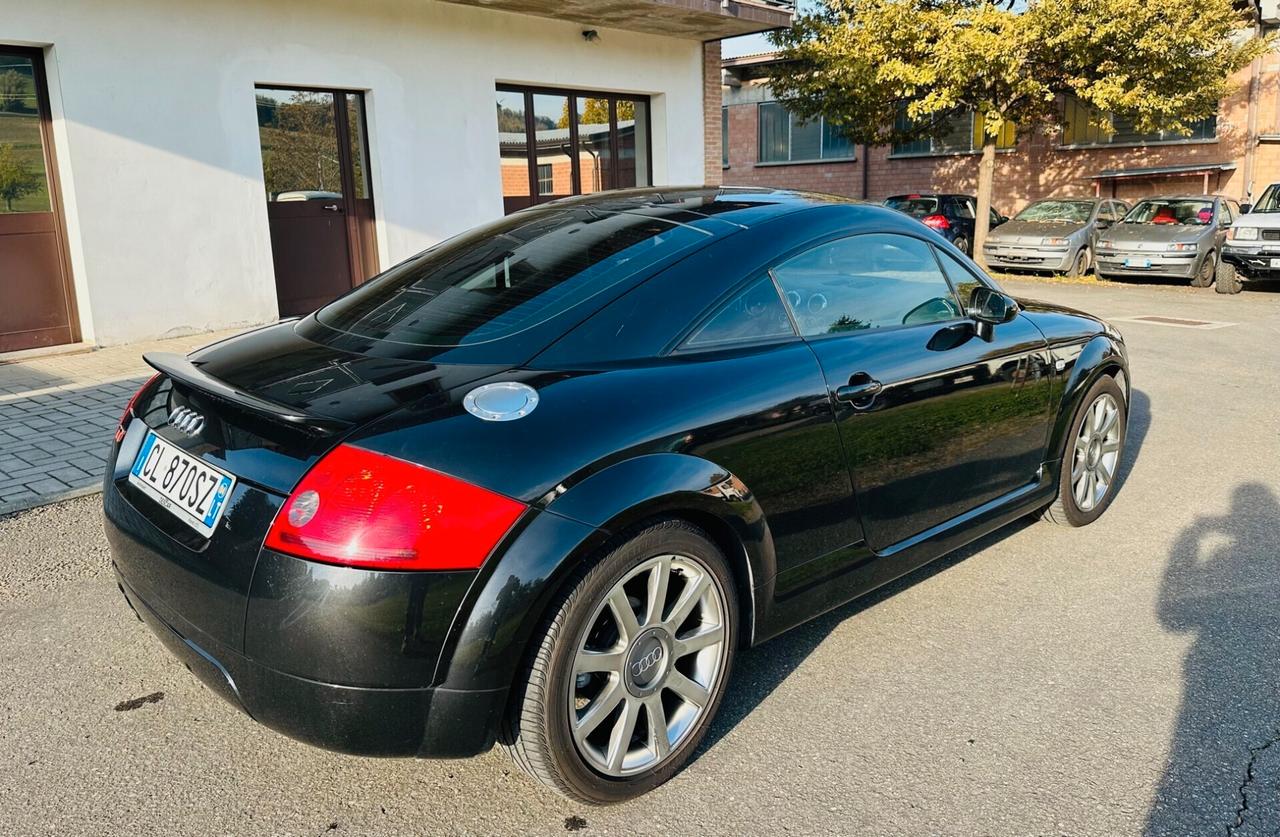 AUDI TT