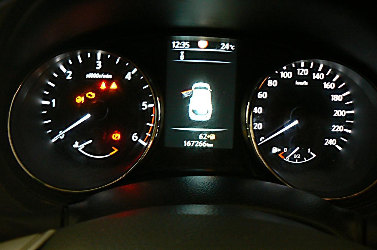 Nissan Qashqai 1.6 dCi 2WD Tekna - 1053