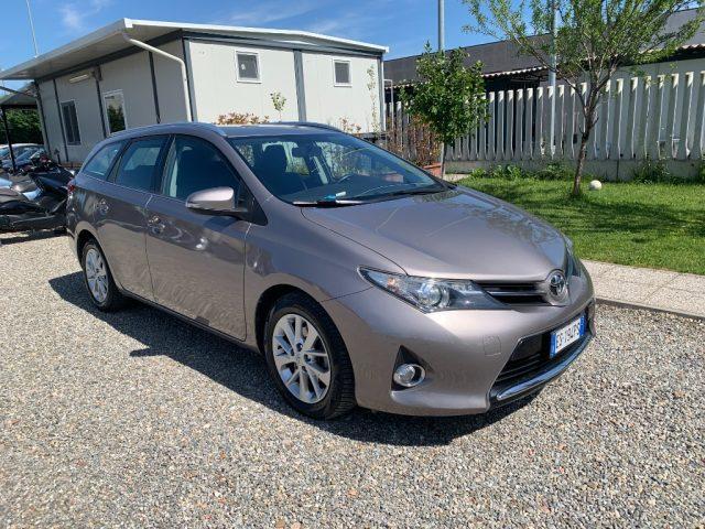 TOYOTA Auris Touring Sports 1.4 D-4D Lounge