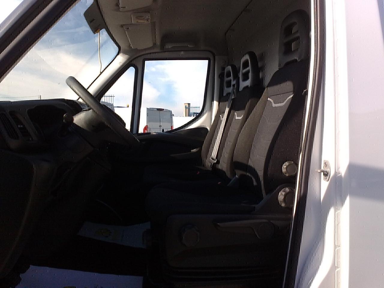 Iveco Daily 35s14 2.3hpt Furgone di serie - 2021