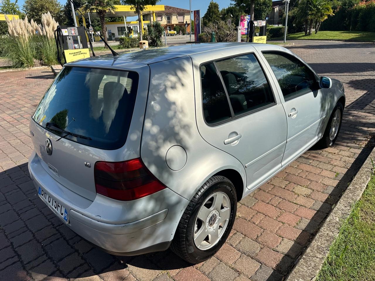 Volkswagen Golf 1.6 benz 2000