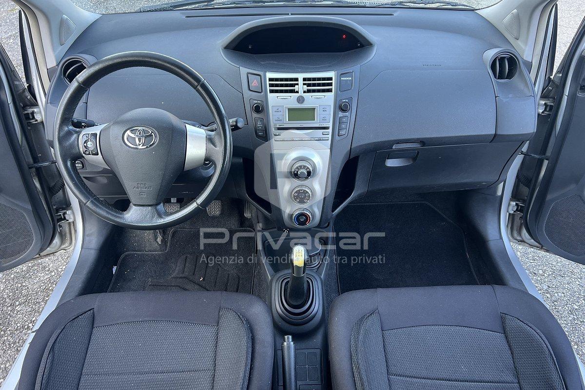 TOYOTA Yaris 1.0 5 porte Sol