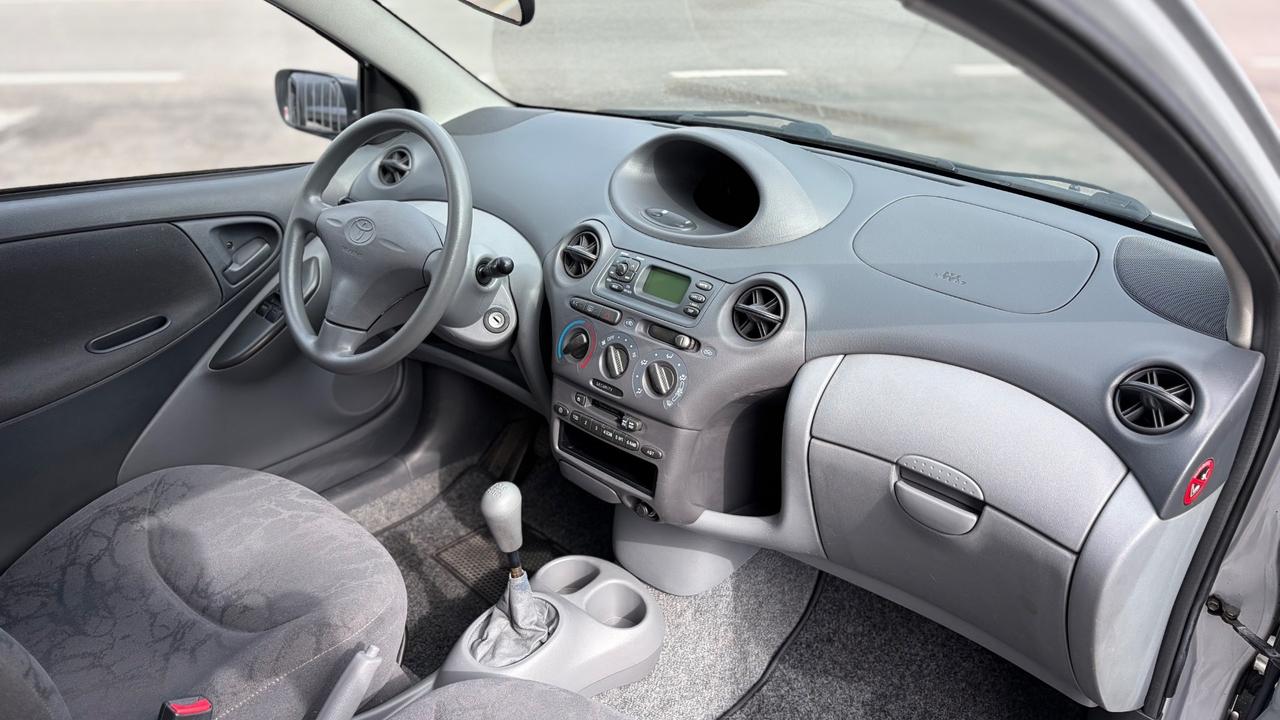 Toyota Yaris 1.0i 16V cat 3 porte sol con soli 26.000 mila kilometri