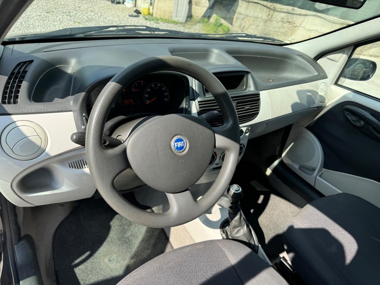 Fiat Punto 1.2i cat 5 porte ELX neopatentati