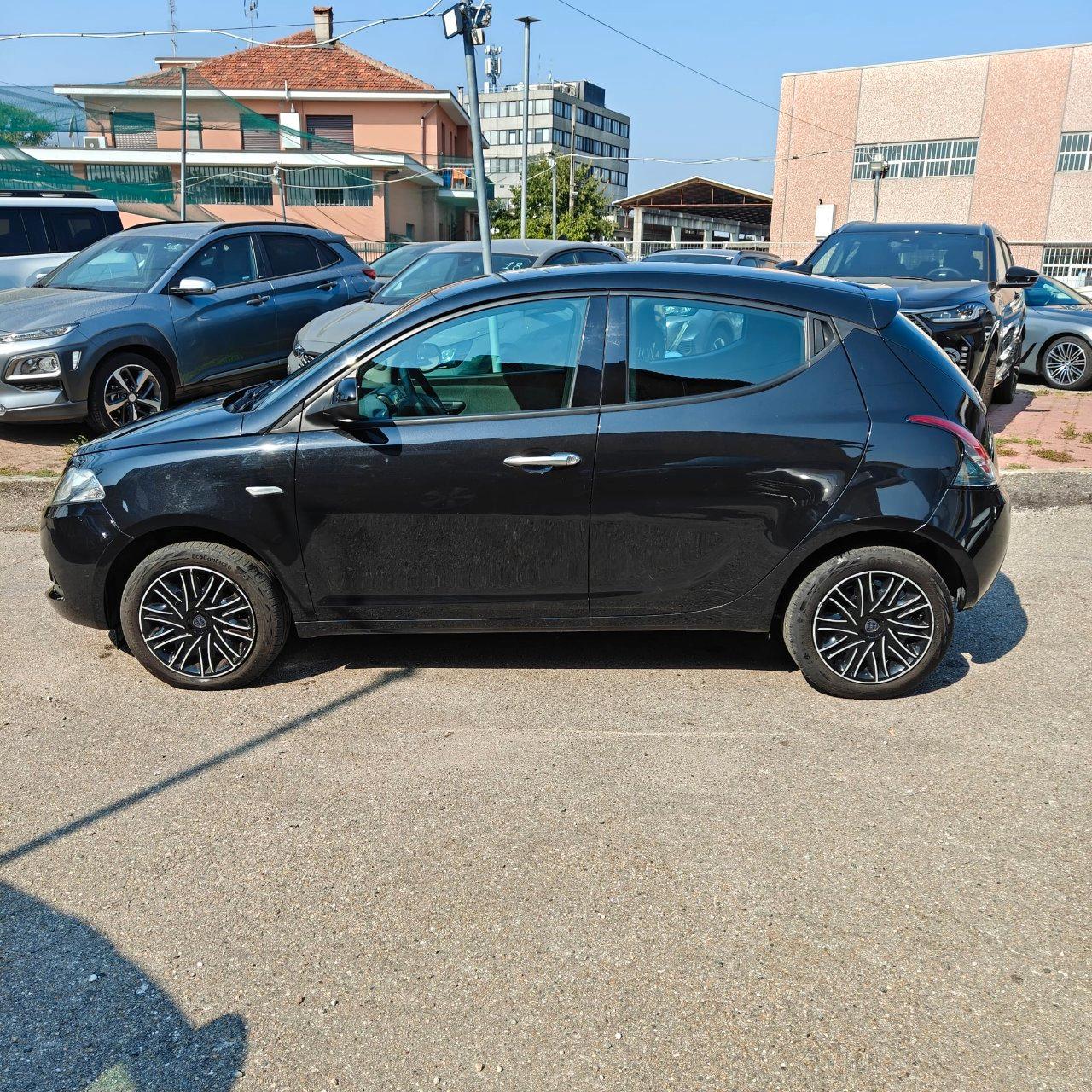 LANCIA Y Ypsilon 1.0 firefly hybrid Silver s&s 70cv