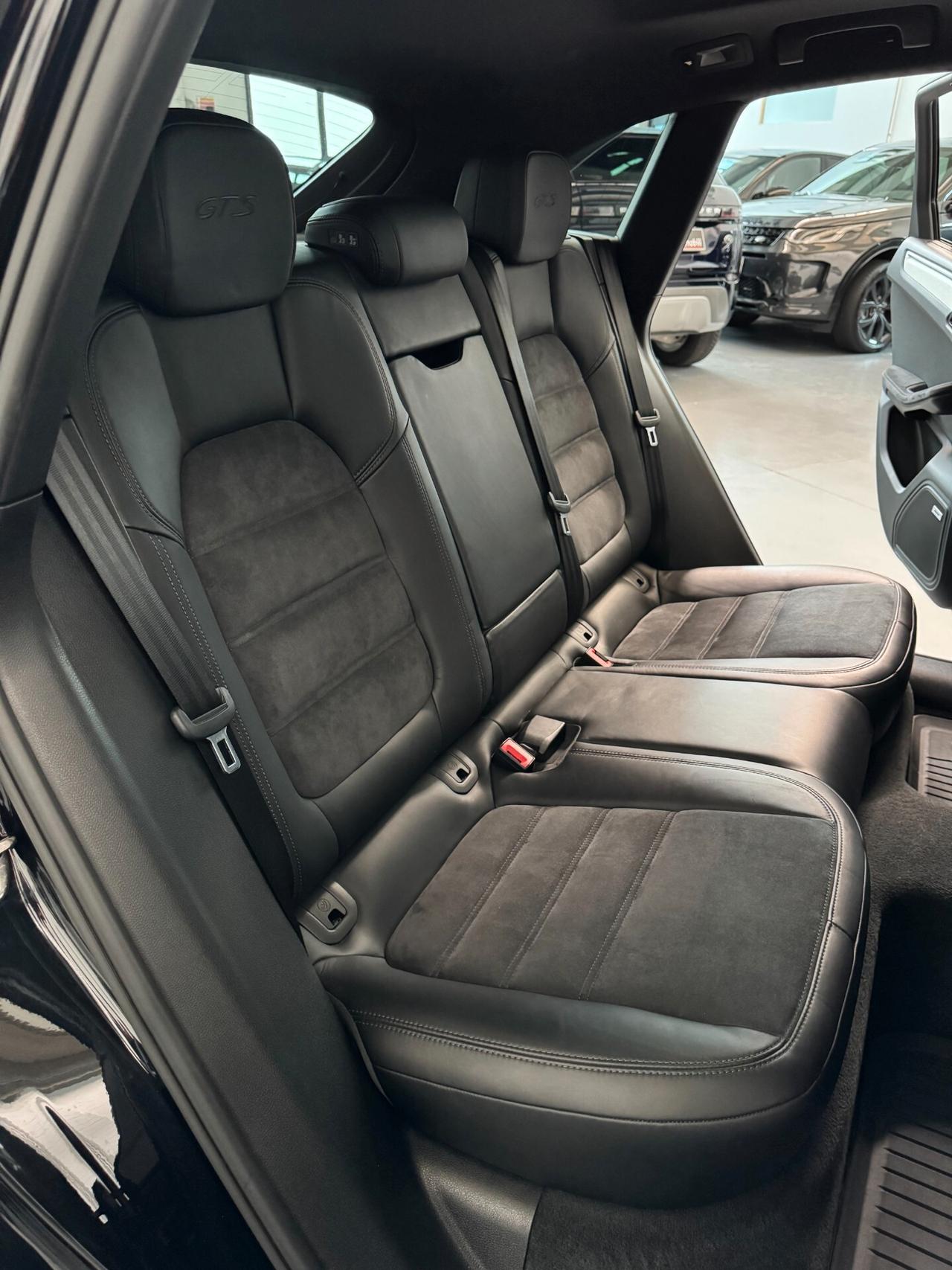 Porsche Macan GTS 3.0cc 360cv CarPlay Tetto apribile Finanziabile