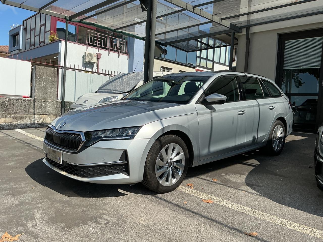Skoda Octavia 2.0 TDI 150 CV DSG Wagon Selection - KM 22.000