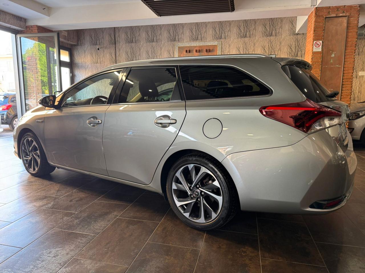 Toyota Auris Touring Sports 1.8 Hybrid Active
