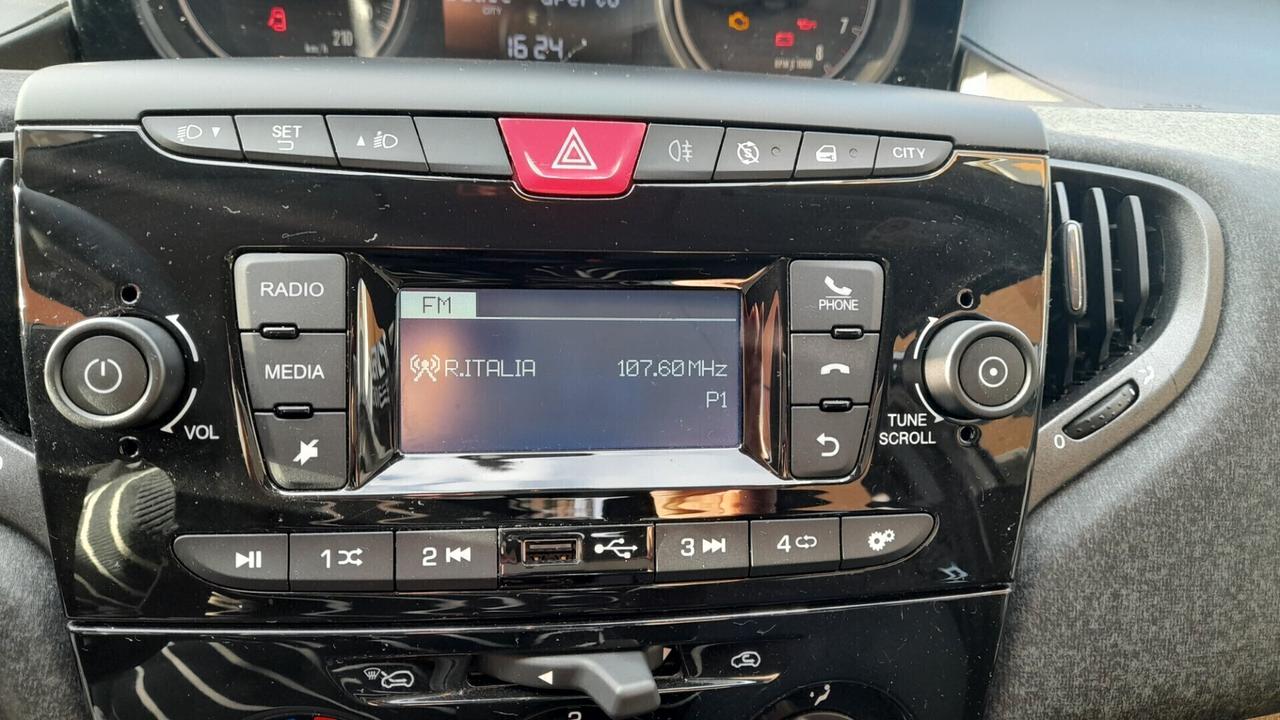 Lancia Ypsilon 1.0 FireFly 5 porte S&S Hybrid Silver A 169€ AL MESE