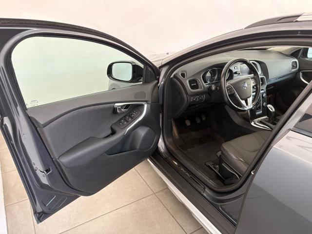 VOLVO V40 Cross Country D2 1.6 Summum