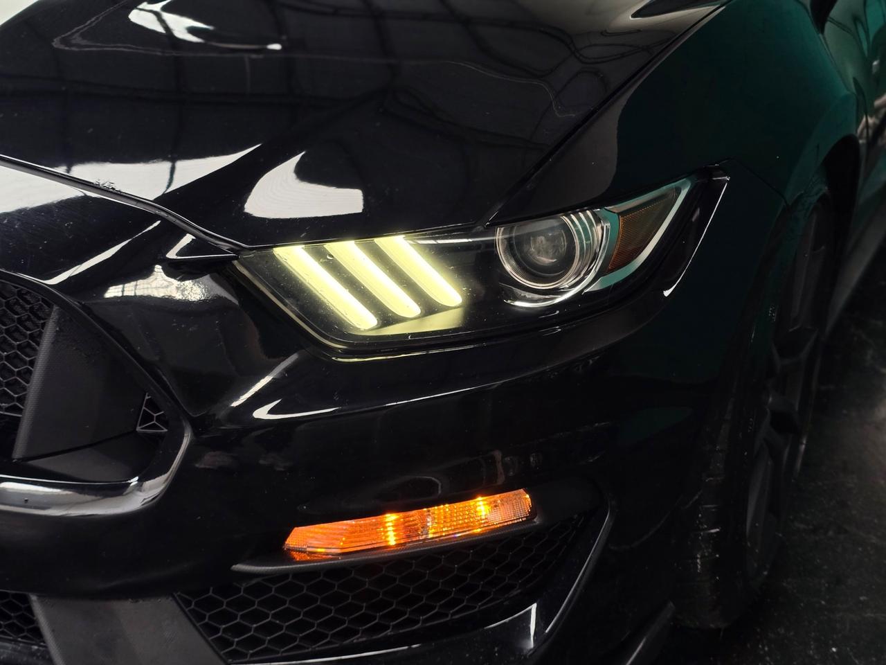 Ford Mustang Shelby GT350 5.2 V8