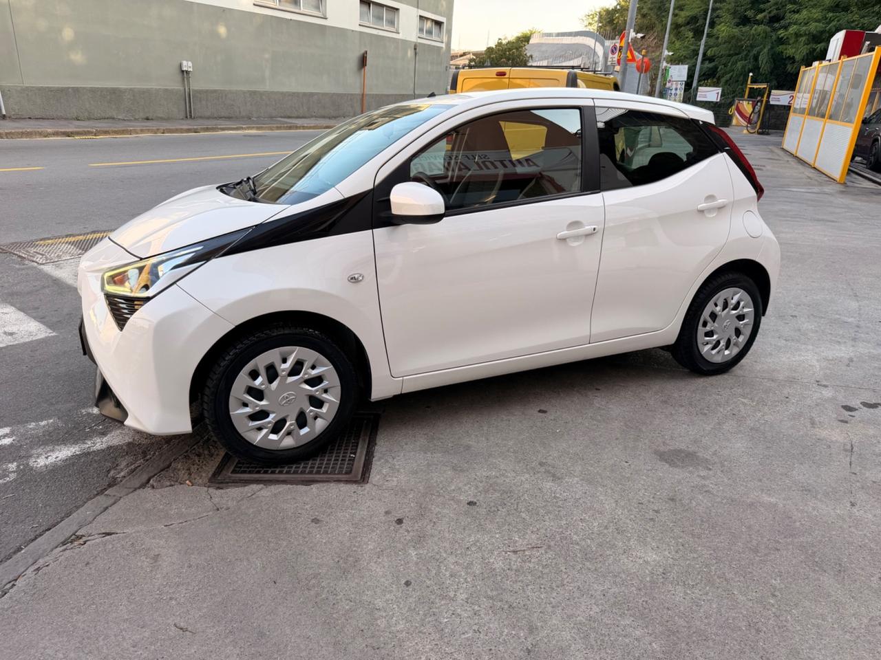 TOYOTA AYGO 1.0 NEOPATENTATI KM 23 MILA !!!!!