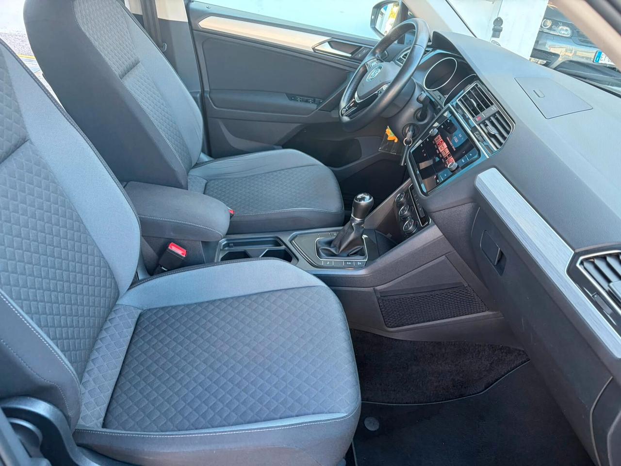 Volkswagen Tiguan 1.4 TSI Sport BlueMotion Technology*EURO6*R-LINE*FULL OPTIONAL