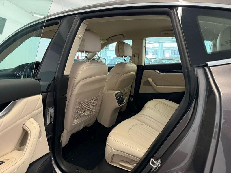 Maserati Levante 330 CV MHEV GT INTERNI BIANCHI