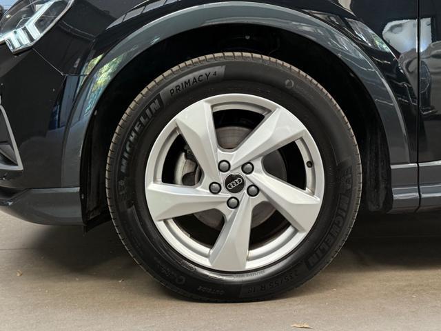 AUDI Q3 35 TDI S tronic Identity Black