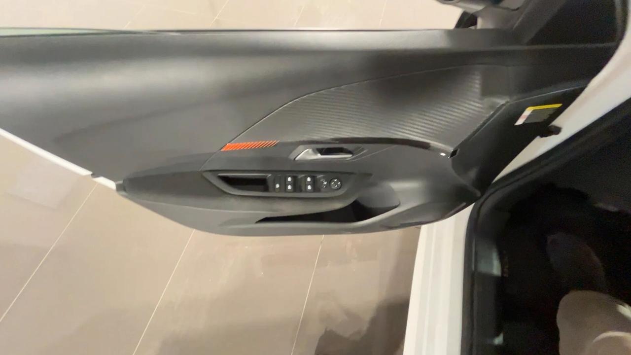 Peugeot 208 motore elettrico 136 CV 5 porte Active