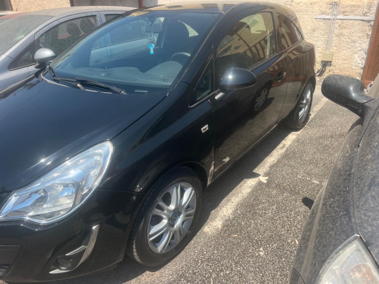 Opel corsa 1.2 benzina GPL anno 2013