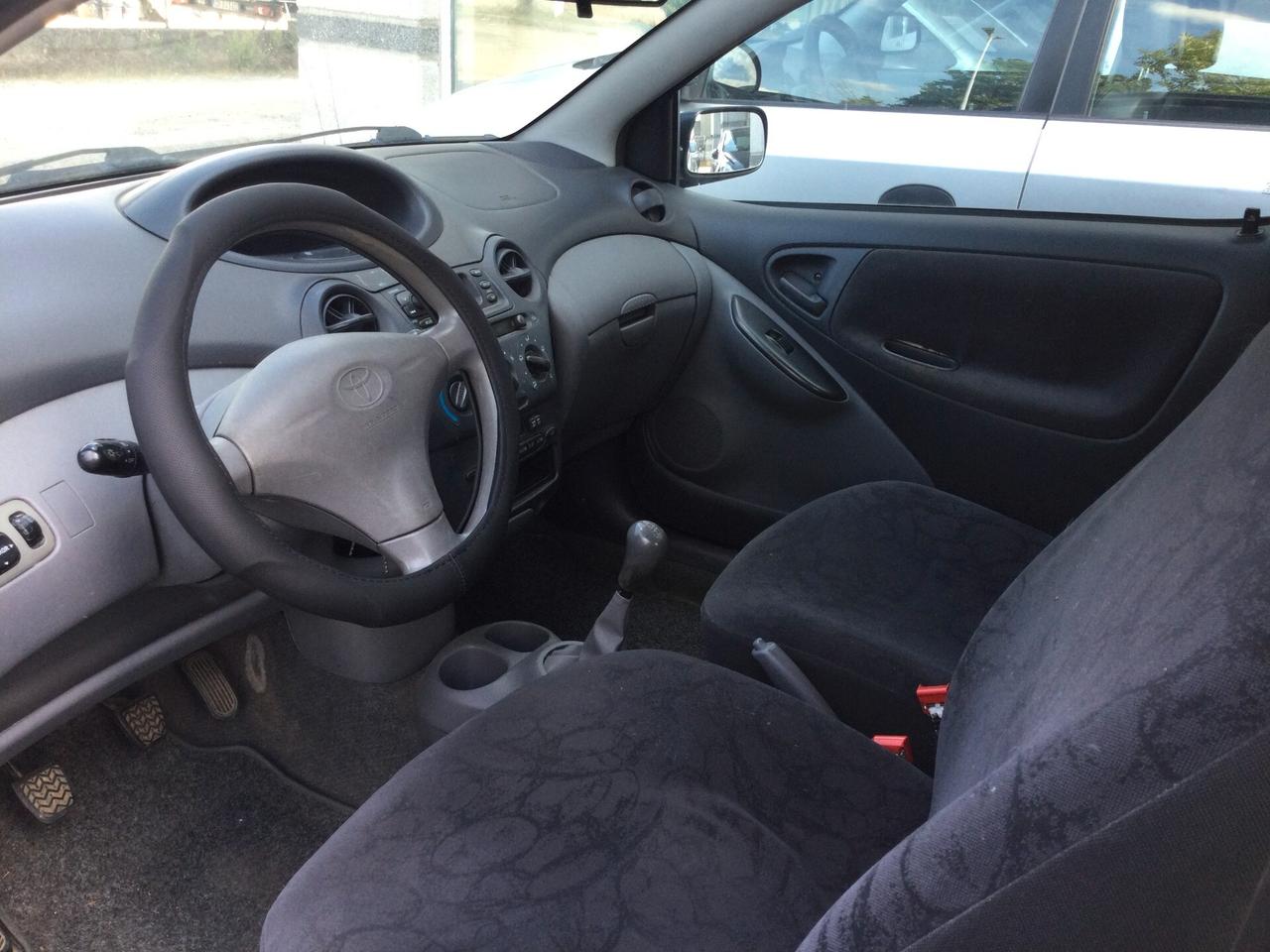 Toyota Yaris 1.0i 16V cat 3 porte Sol