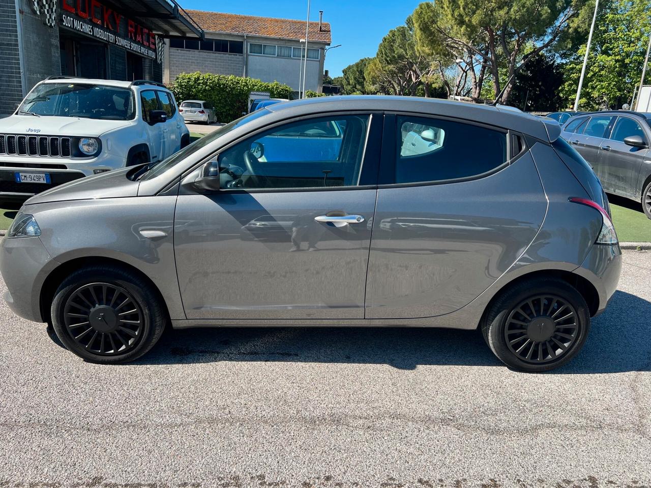 Lancia Ypsilon 1.0 FireFly 5 porte S&S Hybrid Ecochic Silver