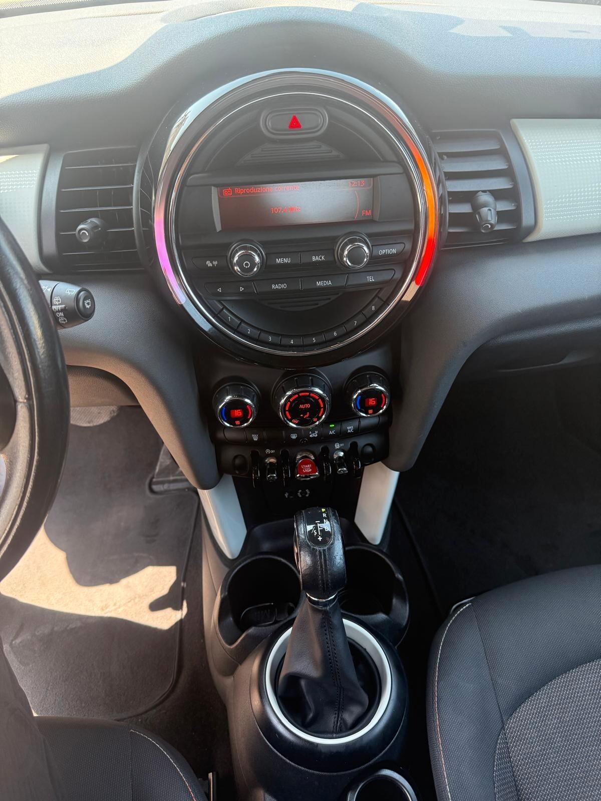Mini 1.5 Cooper D Business XL 5 porte